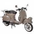 Adult Vintage Roller Vespa Typ 125 ccm braun 